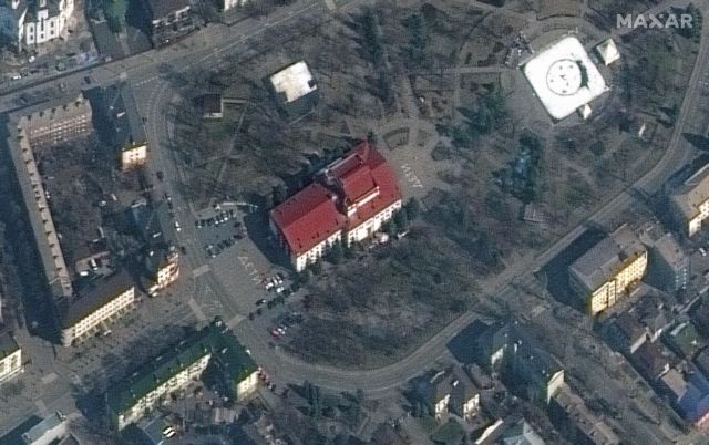 «Εδώ παιδιά» έγραφε το θέατρο στη Μαριούπολη που βομβάρδισε η Ρωσία | tanea.gr
