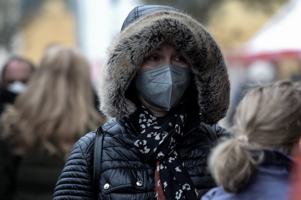 Καιρός: Τσουχτερό κρύο και χιόνια την Τρίτη στην Αττική