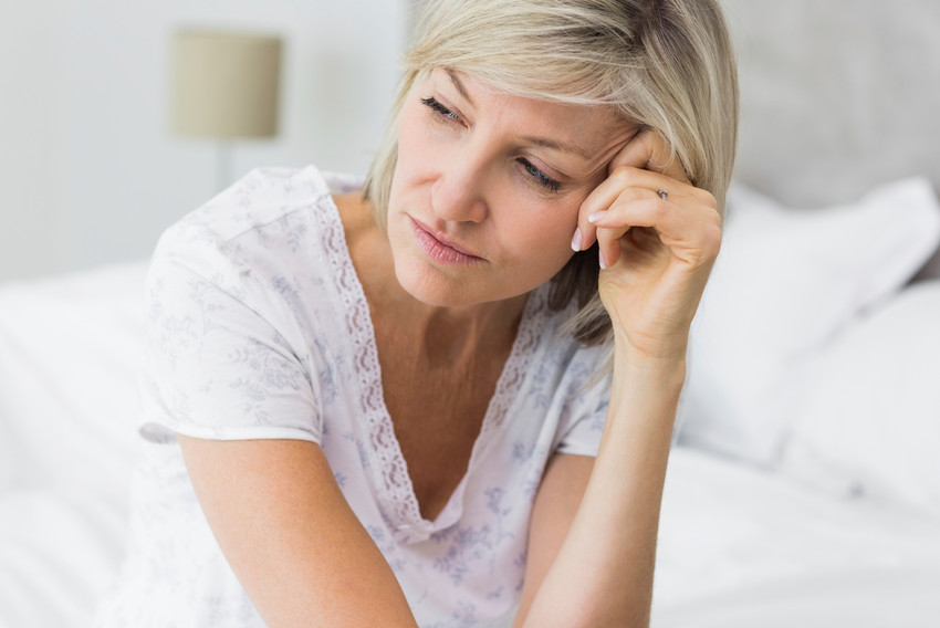 Ερευνα: Αυξημένος ο κίνδυνος άνοιας στις γυναίκες με πρόωρη εμμηνόπαυση