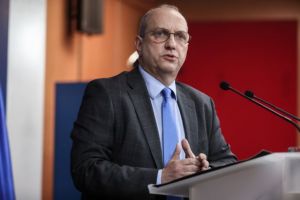 Οικονόμου: Οι εξελίξεις στην Ουκρανία δικαιώνουν τις επιλογές της κυβέρνησης – Θετική η στάση της αντιπολίτευσης