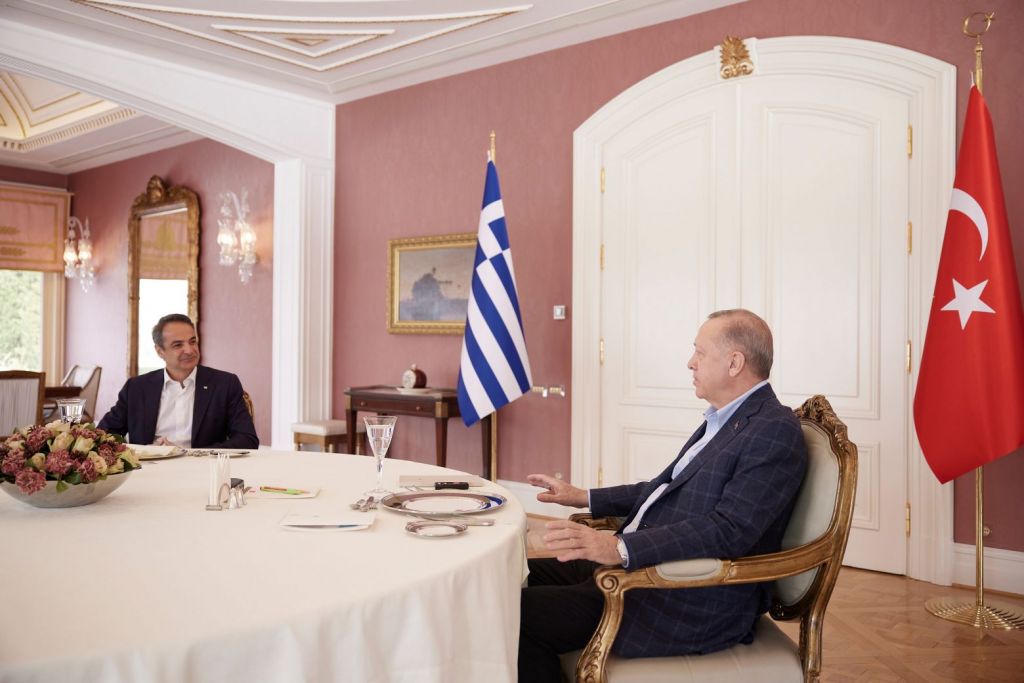 Μητσοτάκης – Ερντογάν: Σε εξέλιξη το γεύμα – Ο διάλογος των δύο ηγετών μπροστά στις κάμερες | tanea.gr