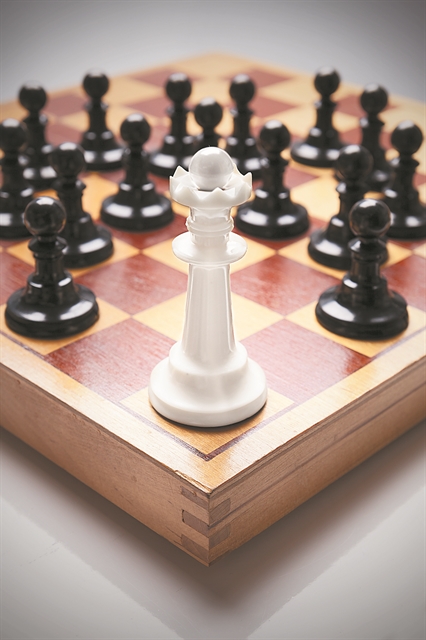 Αναζητώντας εχθρούς