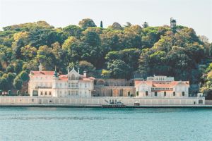 Από το Βυζάντιο έως το «Εχε γεια, Παναγιά»