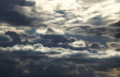 Καιρός: Λιακάδα με ημερομηνία λήξης – Συννεφιά και αφρικανική σκόνη αλλάζουν τα δεδομένα