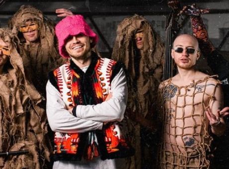 Μεγάλο φαβορί στην Eurovision η ουκρανική μπάντα Kalush Orchestra – Στο πεδίο της μάχης μέλη της