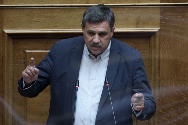 Καταγγελία Ξανθού: Κατάργησαν στα κρυφά τη μονιμότητα των γιατρών του ΕΣΥ