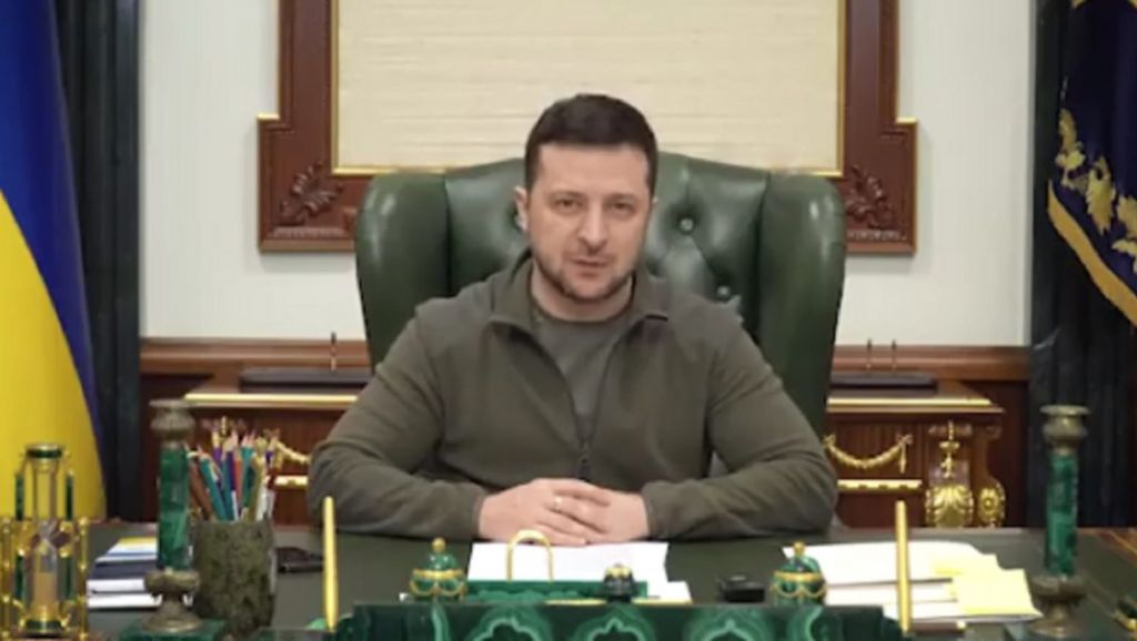 Ζελένσκι: Η Ρωσία στέλνει νέα στρατεύματα στην Ουκρανία