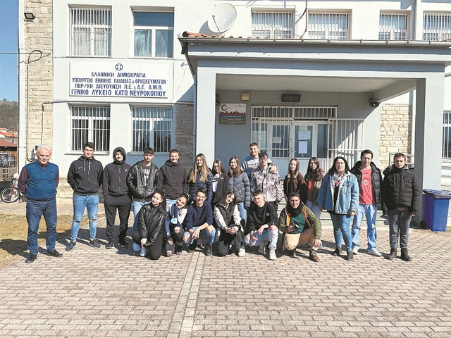 Τα παιδιά δείχνουν τον δρόμο