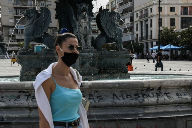 Κοροναϊός: Δεν πετάμε τις μάσκες τουλάχιστον μέχρι το καλοκαίρι λέει η Παγώνη