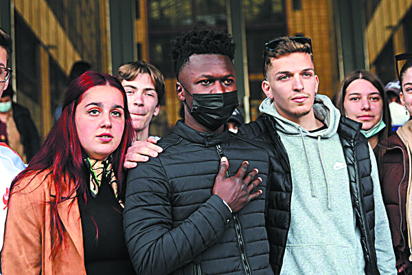 Το παιδί: ζωή.Τίποτ’ άλλο. Ζωή.