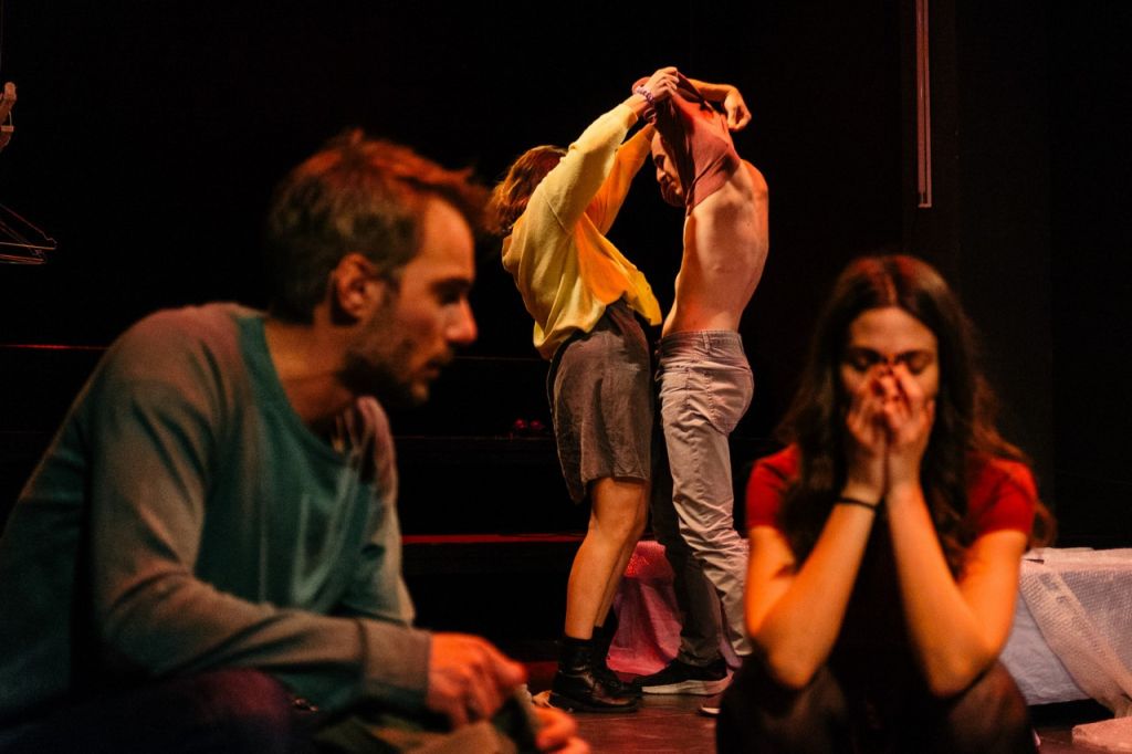 «Hyperspace ή αλλιώς…» λέει η ομάδα b.p.m. και συνδιαλέγεται με τους νέους στην Ελλάδα της κρίσης