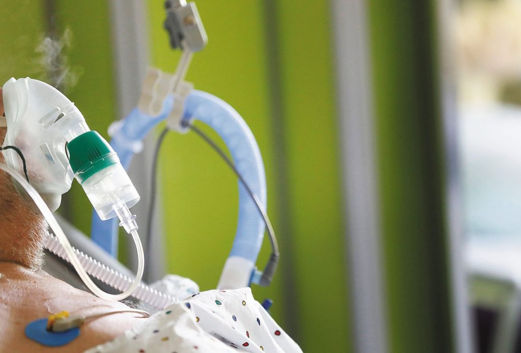 Κοροναϊός: «Τρεις φορές πιο φονικός από τη γρίπη» για τους νοσηλευόμενους ασθενείς