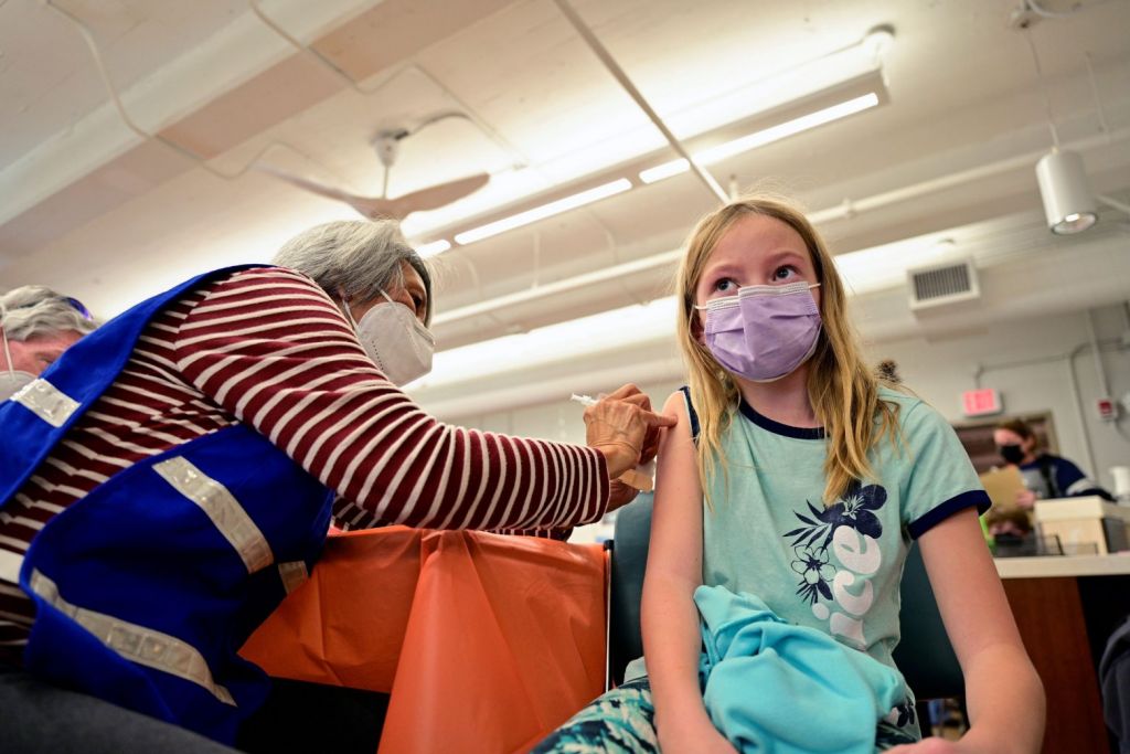 Εμβόλιο: Αίτημα για αναμνηστική δόση σε παιδιά 5-11 ετών θα καταθέσει η Pfizer
