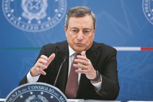 Ο Ντράγκι μοιράζει από €200 σε 28 εκατ. ιταλούς πολίτες