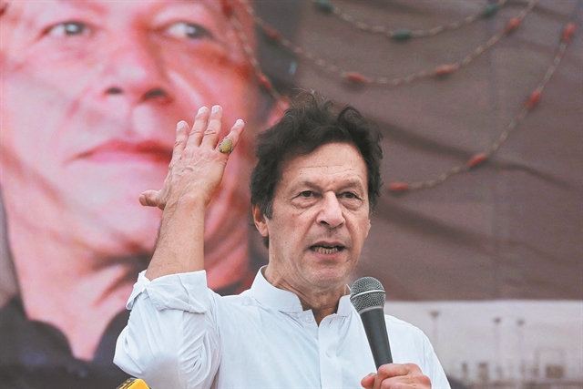 Αποπέμφθηκε ο «φίλος» του Πούτιν, Ιμραν Χαν