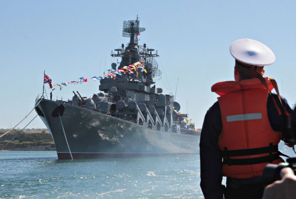 Δείτε την Ρωσική ναυαρχίδα «Moskva», όταν είχε δέσει στον Πειραιά