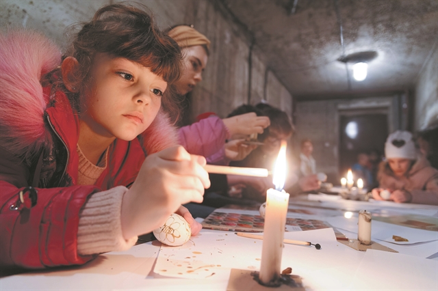 Στη βομβαρδισμένη Ουκρανία περιμένουν την Ανάσταση