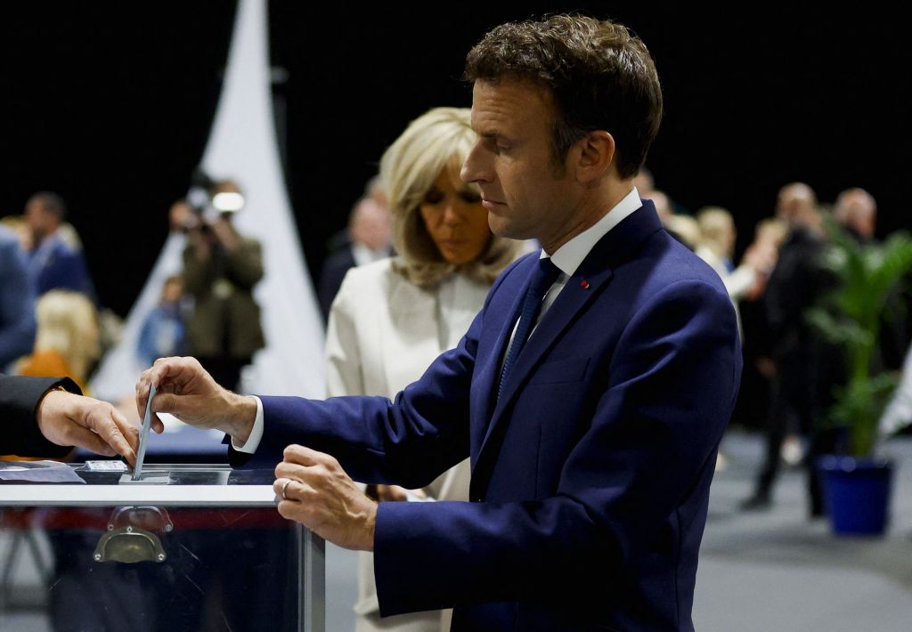 Εκλογές Γαλλία: Ψήφο στον Μακρόν από τη Liberation, με επίκληση στην «Κόλαση» του Δάντη