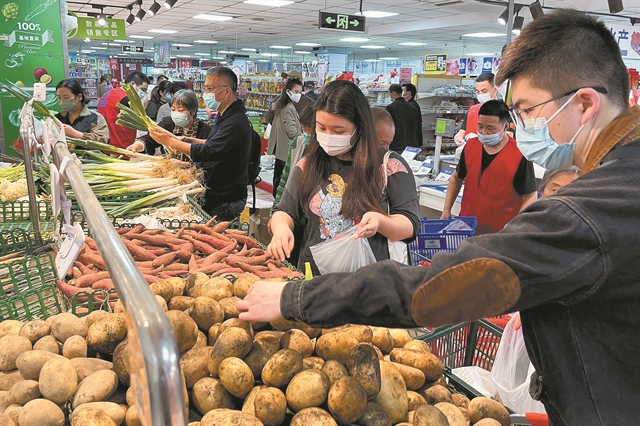 Στο Πεκίνο αδειάζουν τα σουπερμάρκετ