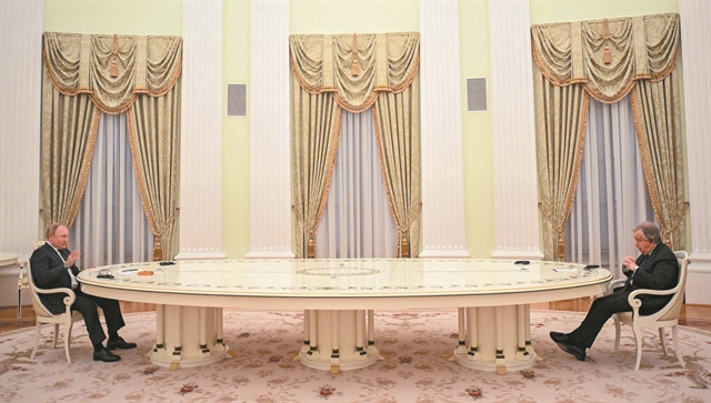 Ερχονται δράκοι και τέρατα