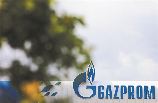 Λογαριασμό σε ρούβλια έχουν οι μισοί πελάτες της Gazprom