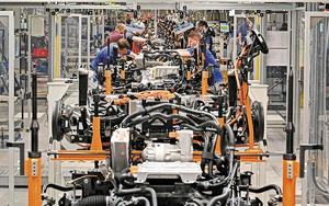 Η ώρα της κρίσης για την Volkswagen: Κρίσιμη συνεδρίαση εποπτικού συμβουλίου για απολύσεις, κλείσιμο εργοστασίων