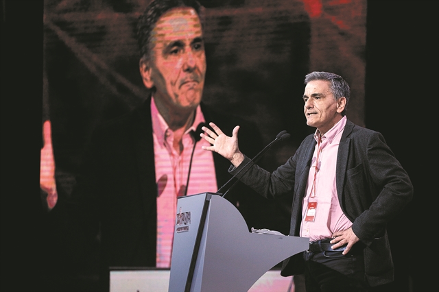 Η Κουμουνδούρου τρέχει να μαζέψει τα «τοπικά νομίσματα» της Ομπρέλας