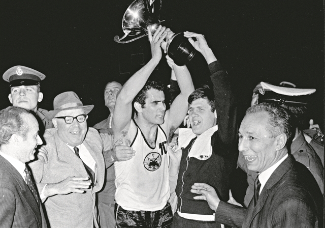 Αναζητώντας τα τρόπαια!