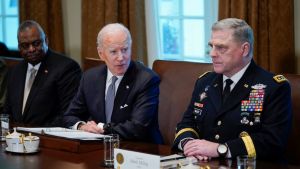 Ουκρανία: Πώς η στρατηγική Μπάιντεν μπορεί να οδηγήσει σε Γ’ Παγκόσμιο Πόλεμο