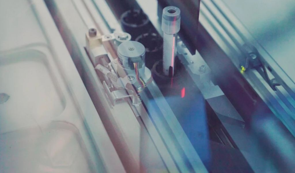 Στο μικροσκόπιο ο θάνατος της Μαλένας – Πώς ο φασματογράφος μπορεί να δώσει τη λύση
