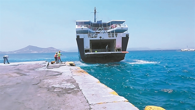 Κάθε λιμάνι και… καημός