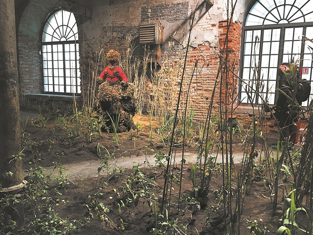 Οι γυναίκες, οι χειροτεχνίες, το ελληνικό περίπτερο