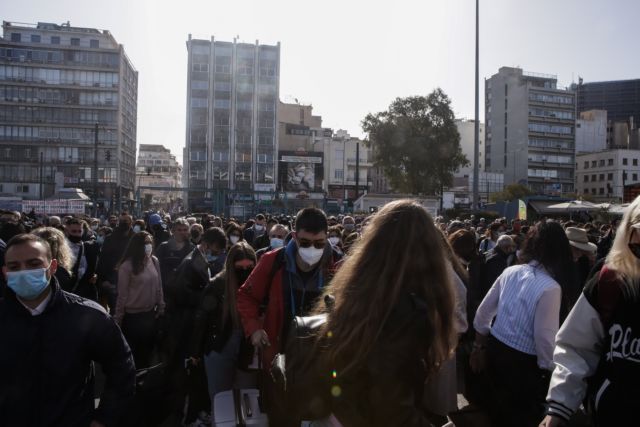 Εβαλαν… σε καραντίνα τον ιό στις πόλεις και ξεχύθηκαν στα χωριά