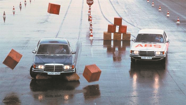 Mercedes: Πενήντα χρόνια S-Class