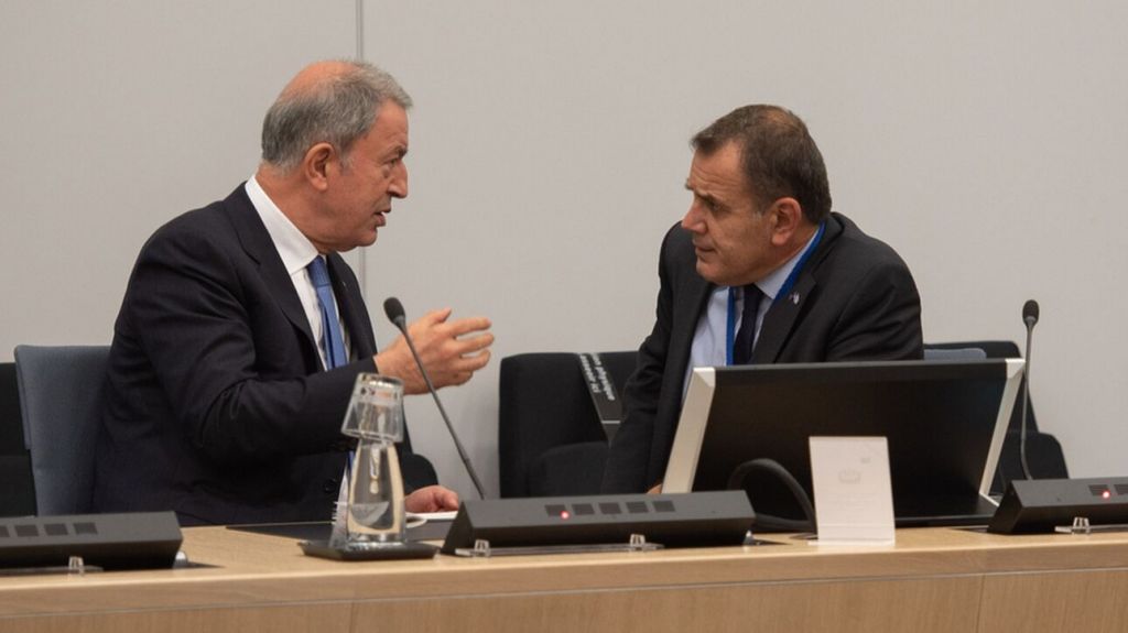 Ο Ακάρ έκανε τον… ανήξερο στον Παναγιωτόπουλο