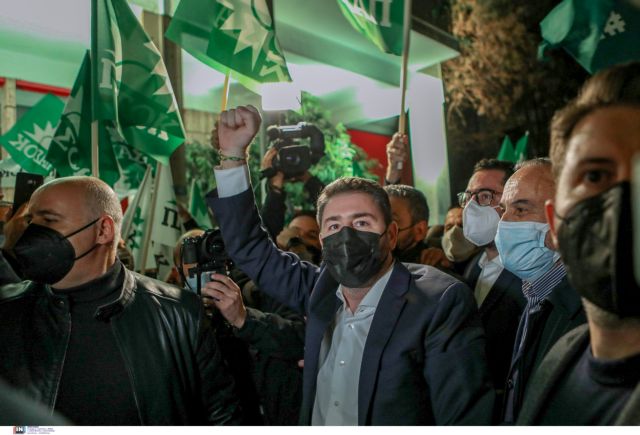 Στις 8 Μαΐου τα «βαφτίσια» στο ΠΑΣΟΚ-ΚΙΝΑΛ: Κάλπες για το όνομα και την εκλογή συνέδρων