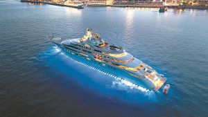 Στο εσωτερικό του μυθικού «Dilbar»…