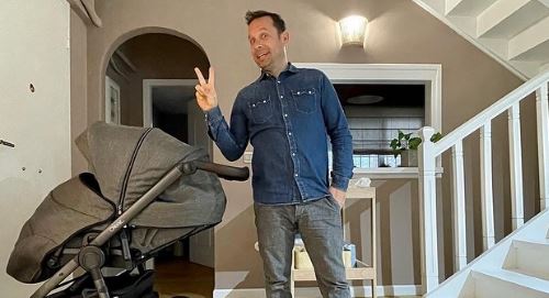 Ο Γιώργος Πυρπασόπουλος έγινε πατέρας – Η πρώτη φωτογραφία από το μαιευτήριο