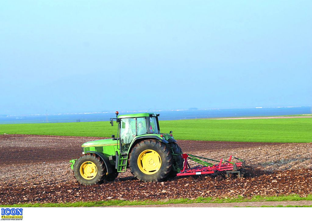 Διαγράφονται χρέη αγροτών