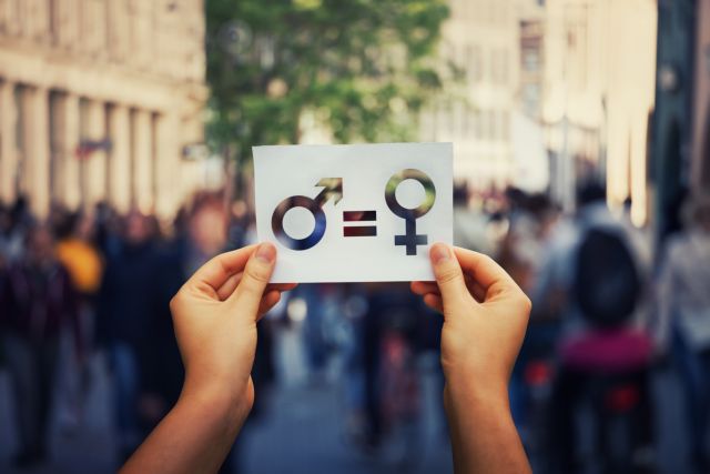 Η Ελλάδα για πρώτη φορά στις 12 χώρες παγκοσμίως με πλήρη νομική ισότητα ανδρών – γυναικών
