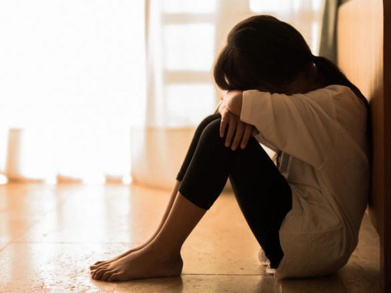 Νέα Σμύρνη: Πατέρας κακοποιούσε τη 10χρονη κόρη του κι έκαιγε τα χέρια της στο μάτι της κουζίνας όταν αντιδρούσε