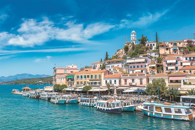 Βόλτα στον Πόρο και τα εντυπωσιακά έργα του Bouteiller