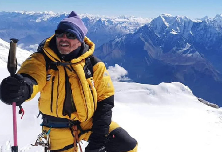 Antonis Sykaris: Thriller con corpi di scalatori – Perché non possono portarli