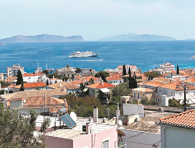 Βόλτες σε φόντο τιρκουάζ…