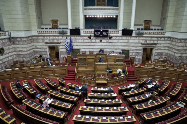 Βουλή: Ψηφίστηκε το νομοσχέδιο «Δουλειές Ξανά»