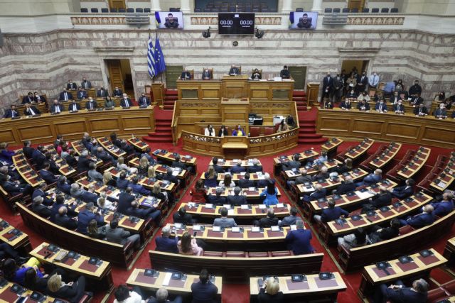 Σάλος για το «ατόπημα» με τους νεοναζί του Αζόφ: Ποιοι βουλευτές αποχώρησαν – Αντιδράσεις και εξηγήσεις