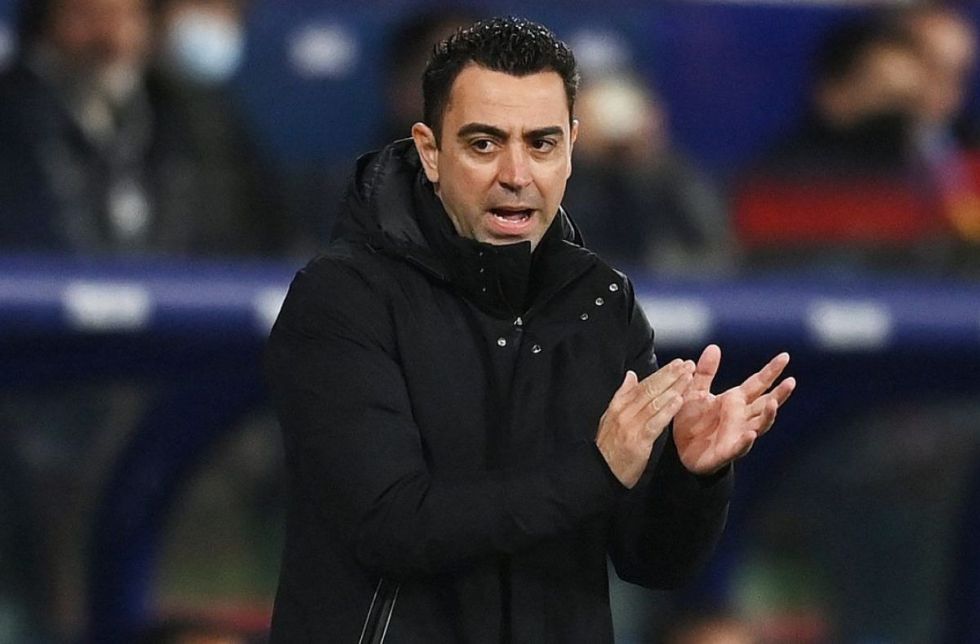 Μπαρτσελόνα: Οι έξαλλοι πανηγυρισμοί του Τσάβι στο νικητήριο γκολ του Ντε Γιονγκ