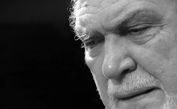 Κώστας Καζάκος: Αποχώρησε από την παράσταση «Ματωμένα Χώματα» για λόγους υγείας