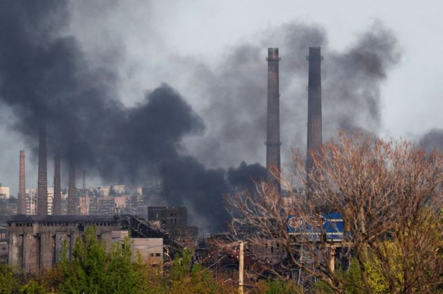Πόλεμος στην Ουκρανία: Η Ρωσία βομβαρδίζει τη χαλυβουργία Αζοφστάλ στη Μαριούπολη
