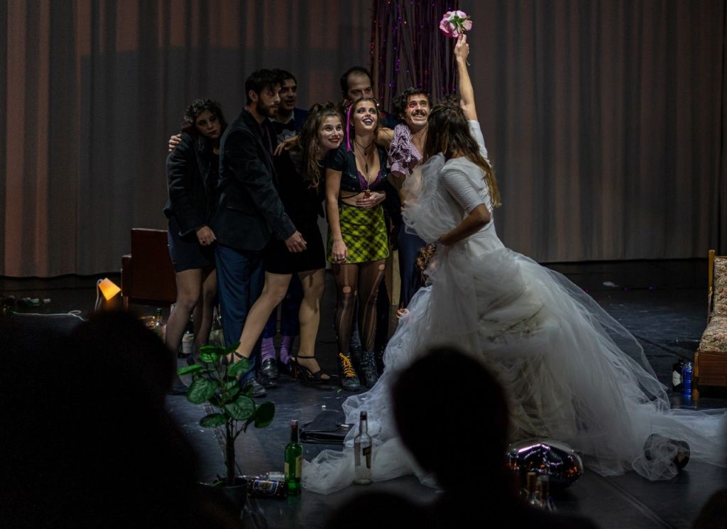 Η Ελεάνα Τσίχλη γράφει για τους «Μεθυσμένους» του Ιβάν Βιριπάγεφ